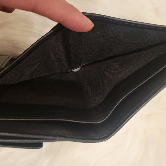 Gucci Bi-Fold Wallet with Snap Closure - Picture 10 of 12